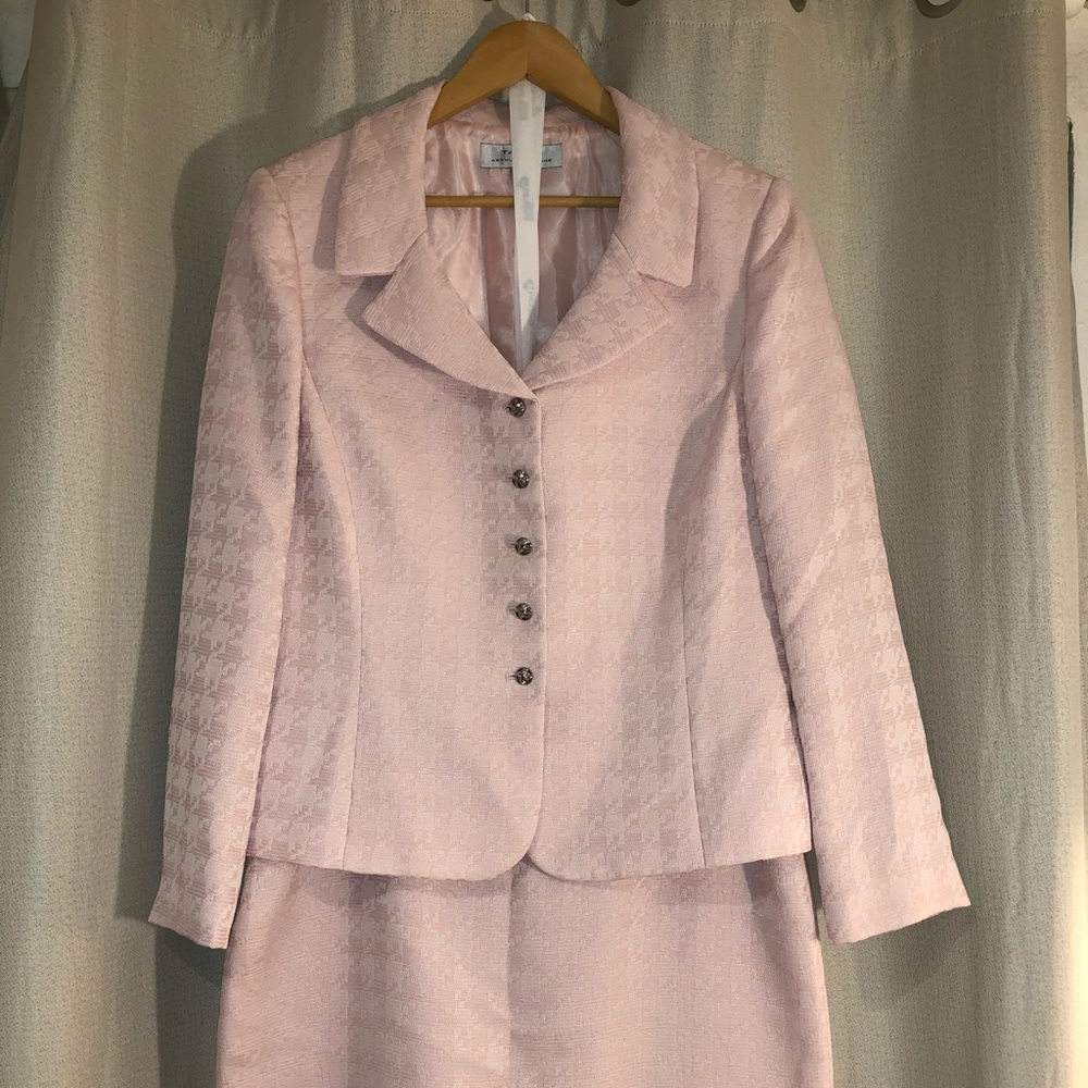Tahari pink skirt suit